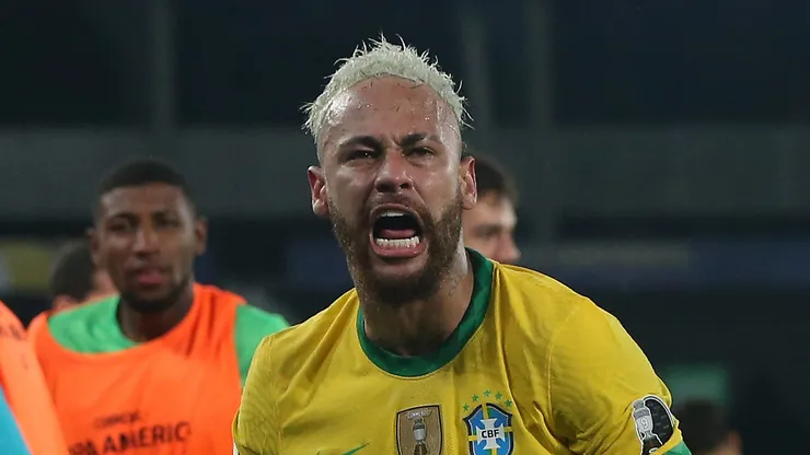Neymar durante jogo da Seleção Brasileira no Nilton Santos.