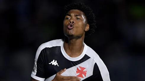 GB jogador do Vasco comemora seu gol durante partida. Foto: Thiago Ribeiro/AGIF