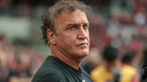 Cuca pede a contratação de mais dois atacantes de velocidade após chegadas de Junior Santos e Cuello.