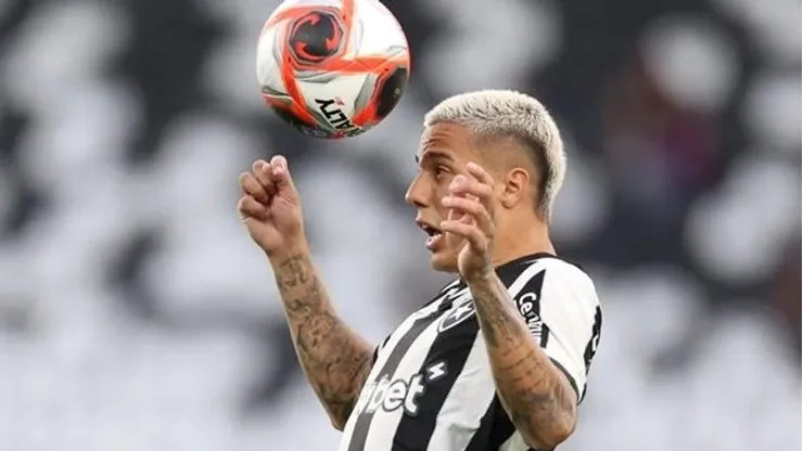 Carlos Alberto, atacante do Botafogo reforçará o Sport e acordo de compra dividiu opiniões entre os torcedores