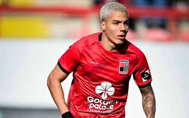 Atacante Carlos Alberto, durante passagem pelo RWD Molenbeek da Bélgica. Foto: Divulgação/RWD Molenbeek
