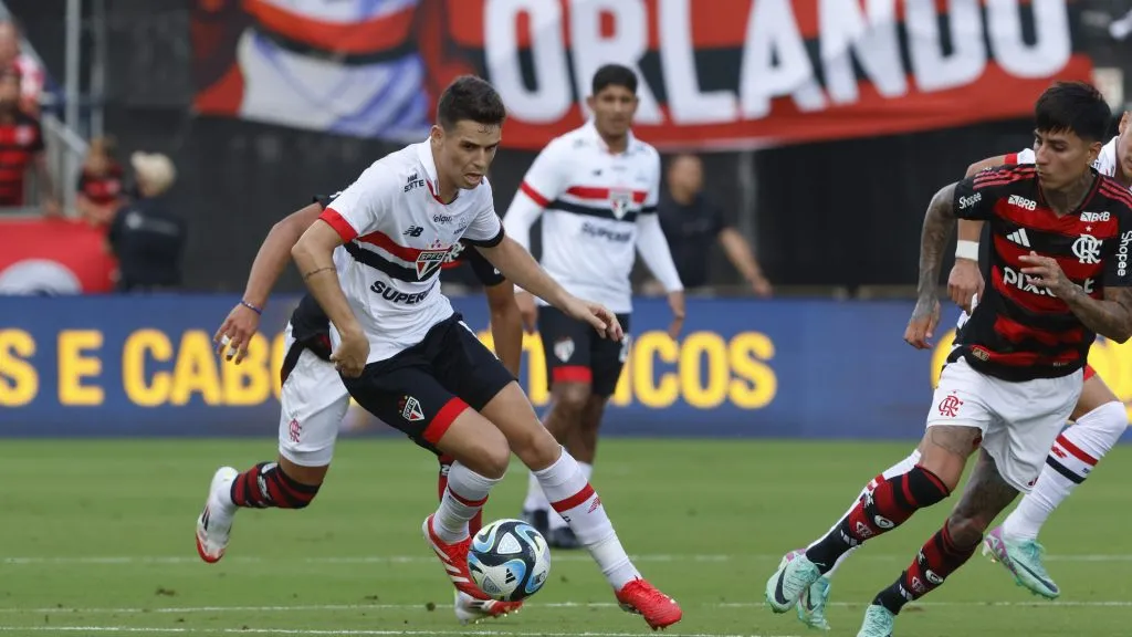 Oscar durante partida. Foto: Rubens Chiri/Saopaulofc.net