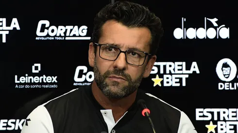 Alberto Valentim durante sua apresentação na Ponte Preta. Foto: Marcos Ribolli/PontePress