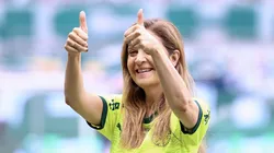 Leila Pereira, presidente do Palmeiras, agradecendo a torcida. Foto: Marcello Zambrana/AGIF