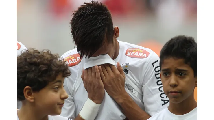 Neymar em Santos x Flamengo, pelo Campeonato Brasileiro A 2013, no Estadio Nacional de Brasilia Mane Garrincha, em 26 de Maio de 2013, Brasilia, Distrito Federal. Foto: Adalberto Marques / AGIF