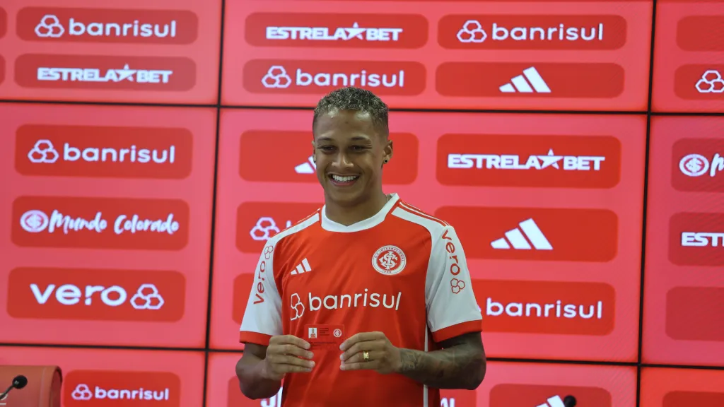 Vitinho jogador do Internacional