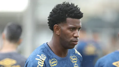 Gil, fora dos planos no Santos