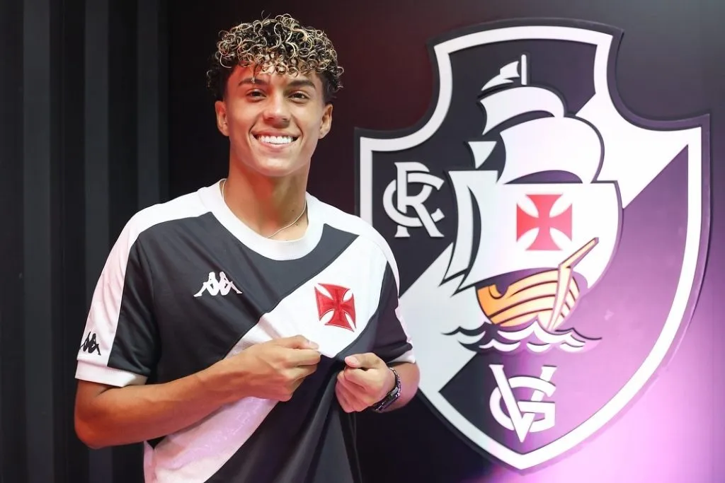 Zucarello, durante assinatura de renovação de vínculo com o Vasco da Gama. Foto: Dikran Sahagian/Vasco