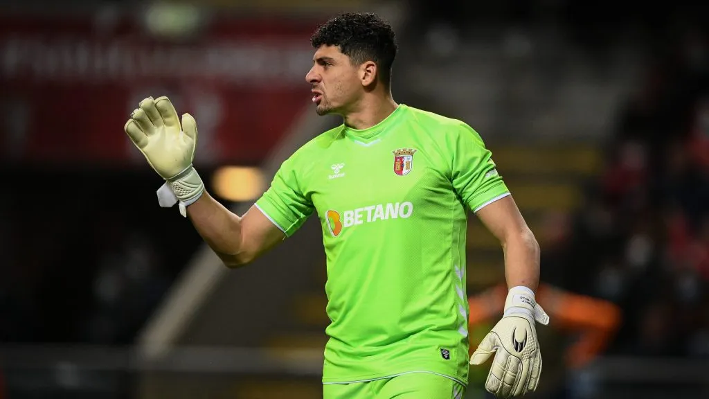 Matheus Magalhães aparece como plano A do Grêmio para a posição – Foto:  Octavio Passos/Getty Images