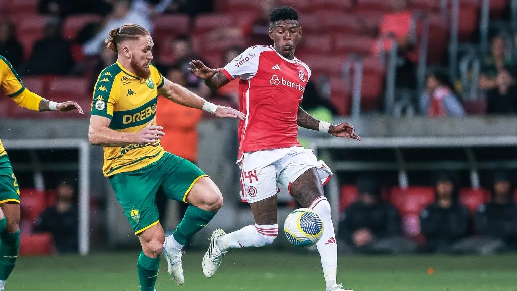 Vitão durante partida. Foto: Giancarlo Santorum/AGIF