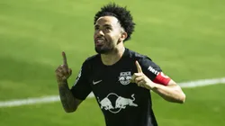 Claudinho, na época jogador do RB Bragantino, comemora seu gol durante partida contra o Santo André, no Nabi Abi Chedid, pelo Campeonato Paulista 2021. Foto: Diogo Reis / AGIF