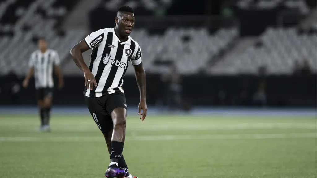Patrick de Paula, na partida do Botafogo contra a Portuguesa. Foto: Jorge Rodrigues/AGIF