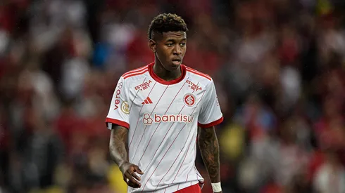 Vitão pelo Internacional.