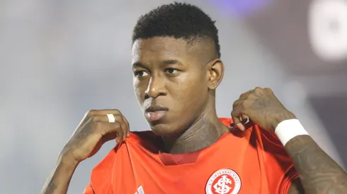 Vitão tem chamado atenção de vários times. Foto: Marlon Costa/AGIF