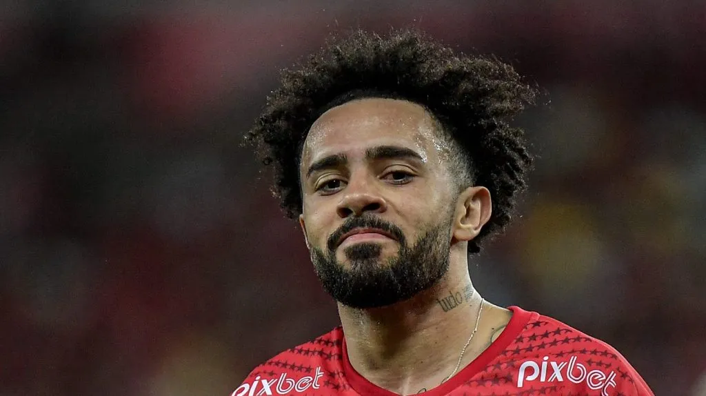 Foto: Thiago Ribeiro/AGIF – Claudinho conta com o desejo do jogador na negociação com os russos.