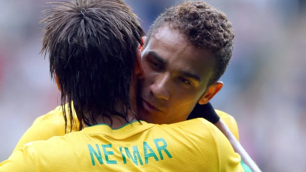 Neymar e Danilo jogaram juntos na Seleção Brasileira - (Photo by Stanley Chou/Getty Images).