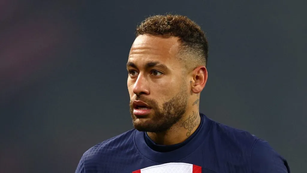 Foto: Clive Rose/Getty Images – Neymar não descarta voltar para o exterior após empréstimo no Alvinegro Praiano.