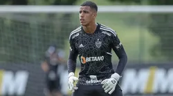 Gabriel Delfim, goleiro do Atlético-MG é grande destaque no duelo contra o Aymorés, no estádio Paulo Paschoalino, em Ubá/MG.