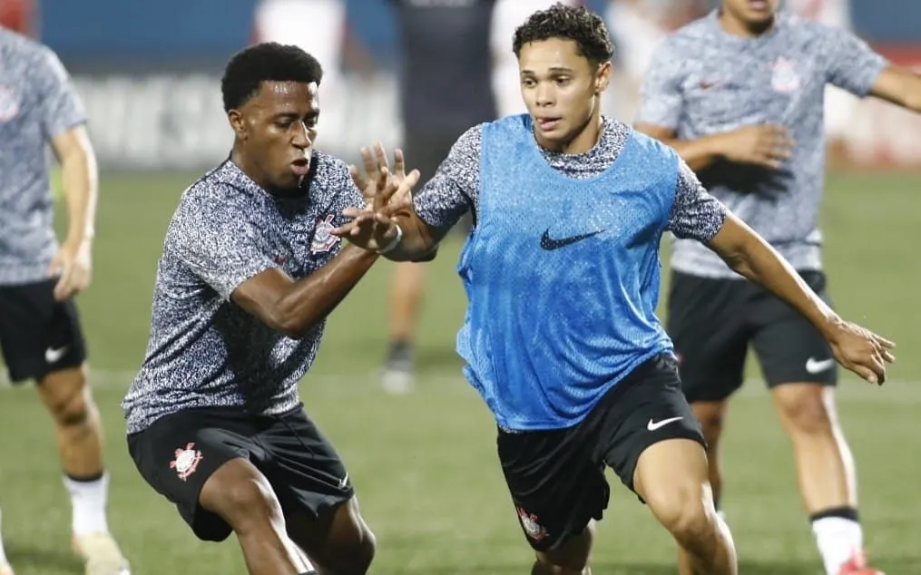 Os Filhos do Terrão durante aquecimento para duelo na Copinha 2025. Foto: Rodrigo Gazzanel/Corinthians