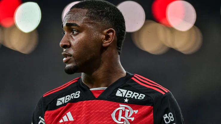 Lorran durante partida entre Flamengo e Grêmio, no Maracanã, pelo Brasileirão 2024.