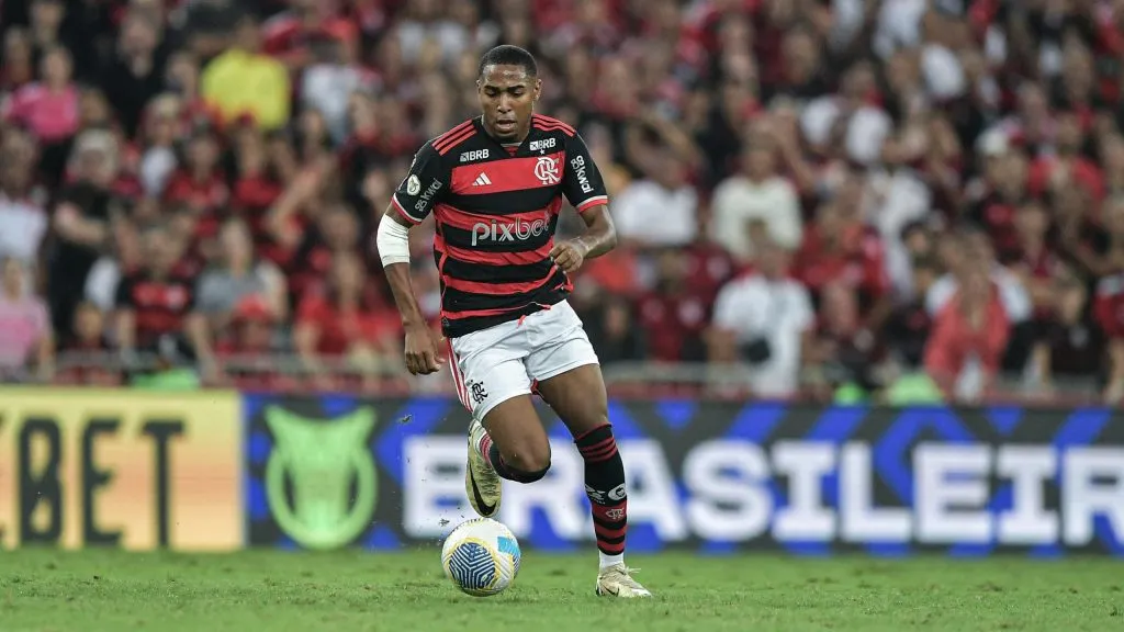 Lorran durante partida. Foto: Thiago Ribeiro/AGIF