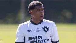 Kauê Leonardo, jovem volante do Botafogo, que se destacou da base Sub-20 está de malas prontas para um novo clube