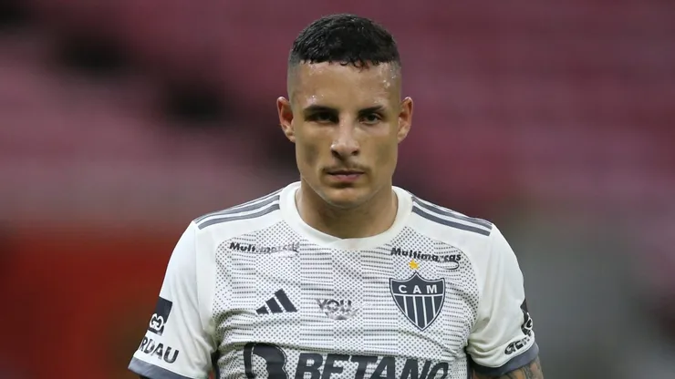 Guilherme Arana se posiciona sobre chegada de reforços no elenco do Galo - Foto: Marlon Costa/AGIF
