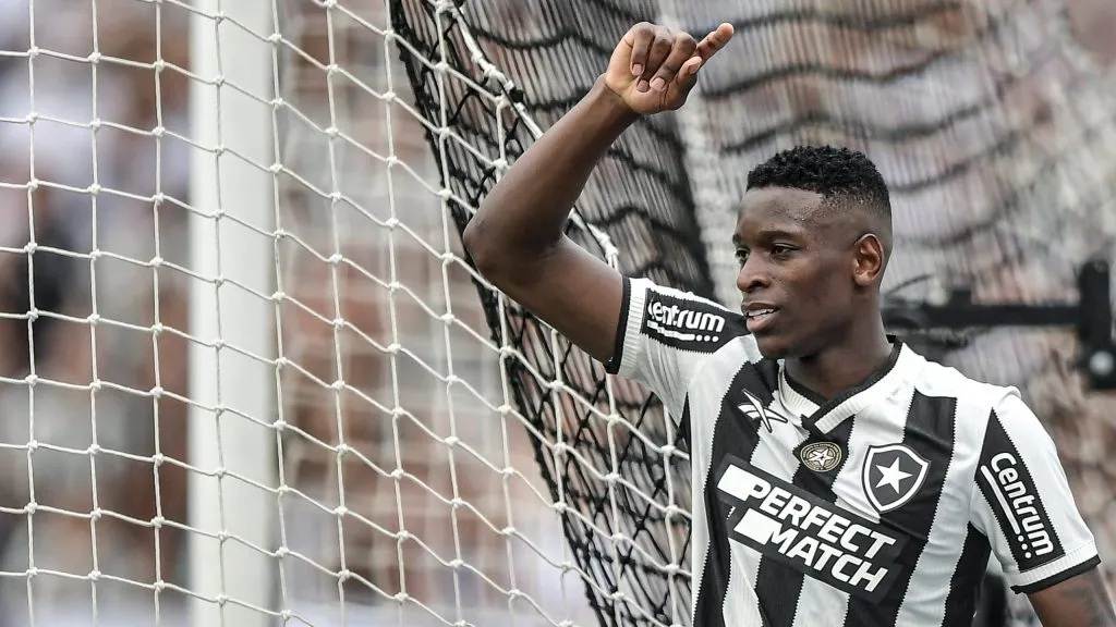 O principal jogador do Botafogo na temporada acertou a ida para o Zenit – Foto: Thiago Ribeiro/AGIF