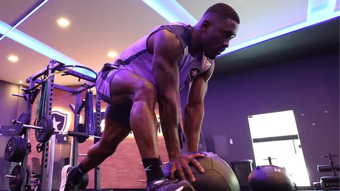 Bastos, do Botafogo, treinando. Foto: Vitor Silva/ Botafogo/ Flickr