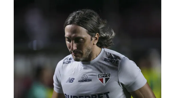 SAO PAULO, BRAZIL - DECEMBER 4: Luis Zubeldia head coach of Sao Paulo looks on during the Brasileirao 2024 match between Sao Paulo and Juventude at MorumBIS on December 4, 2024 in Sao Paulo, Brazil. (Photo by Ricardo Moreira/Getty Images)
