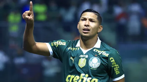 Rony, do Palmeiras comemora seu gol durante partida contra o Bragantino no Allianz Parque pelo Campeonato Brasileiro A 2024. Foto: Marcello Zambrana / AGIF