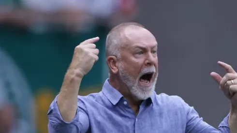 Mano Menezes acompanha a equipe do Fluminense - Foto: Ettore Chiereguini/AGIF