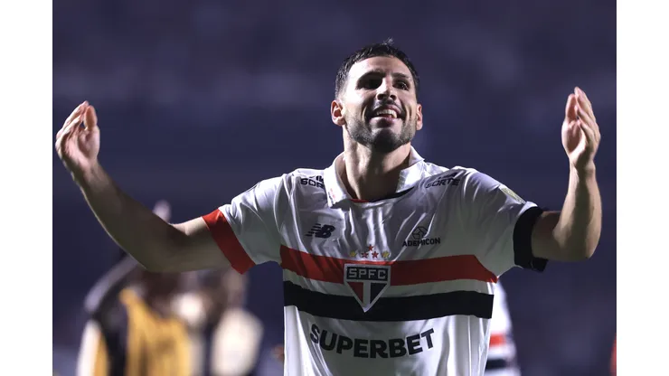 Calleri jogador do Sao Paulo comemora seu gol durante partida contra o Nacional (URU) no estadio Morumbi pelo campeonato Copa Libertadores 2024. Foto: Marcello Zambrana/AGIF