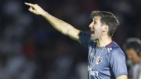 Maxi Cuberas orienta equipe do São Paulo - . Foto: Thiago Calil/AGIF