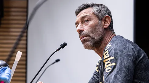 Pedro Caixinha prefere observar mais jogos de Miguelito antes de decidir por saída