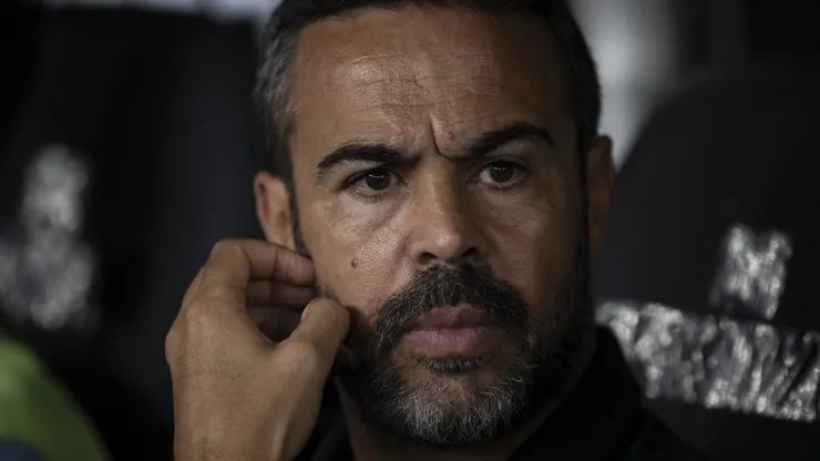 Artur Jorge admite interesse em contar com jogadores do Botafogo no Al-Rayyan, do Catar.