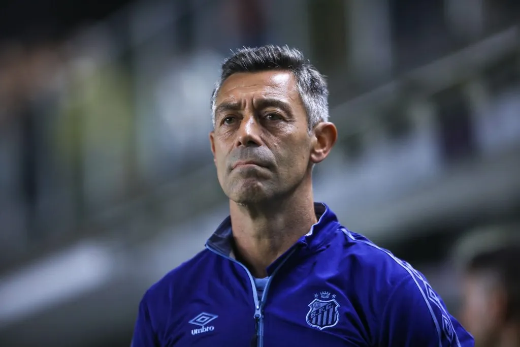 Pedro Caixinha em partida contra o Mirasso. Foto: Reinaldo Campos/AGIF
