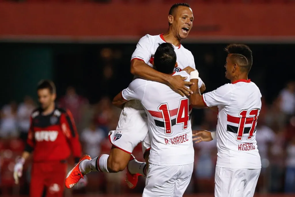 Alan Kardec e Luis Fabiano do Sao Paulo comemoram o gol durante partida contra o Atletico-MG pelo Campeonato Brasileiro 2015 no Morumbi. Foto: Marcello Zambrana/AGIF