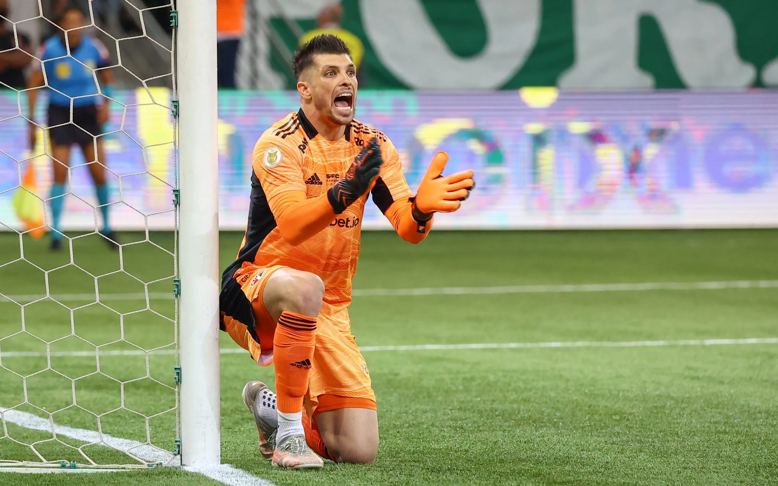 Tiago Volpi jogador do Sao Paulo durante partida contra o Palmeiras no estadio Arena Allianz Parque pelo campeonato Brasileiro A 2021. Foto: Marcello Zambrana/AGIF