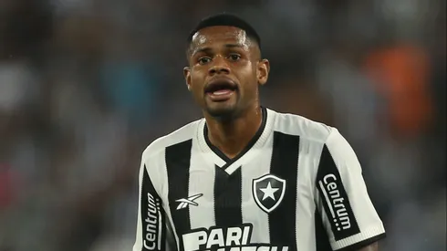 Saída do jogador do Botafogo foi apenas pelo financeiro - Foto: Wagner Meier/Getty Images