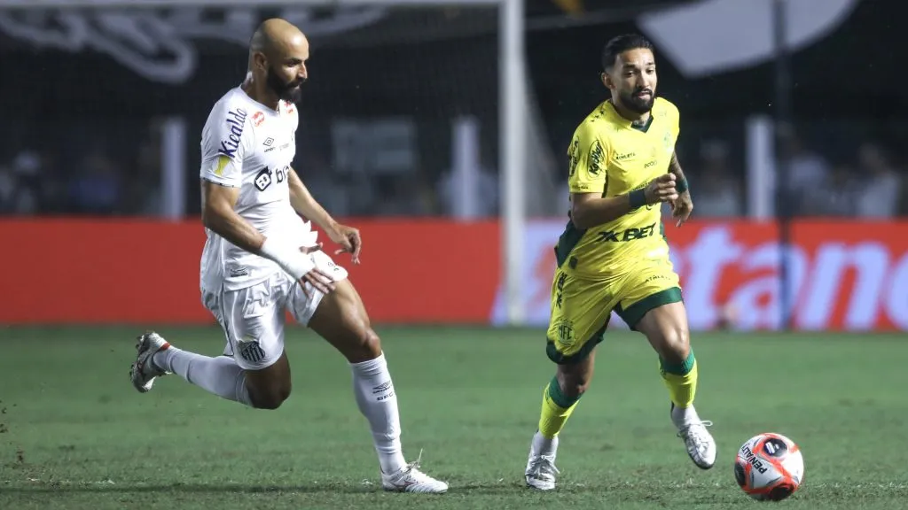 Thaciano será reserva do Santos - Foto: Reinaldo Campos/AGIF.