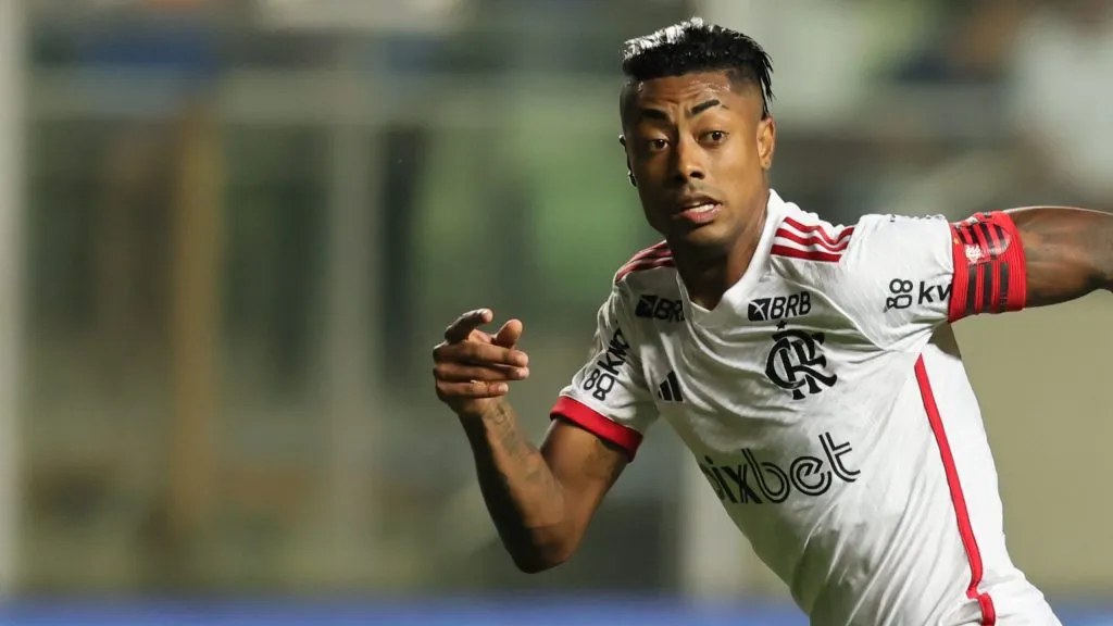 Bruno Henrique durante partida. Foto: Gilson Lobo/AGIF