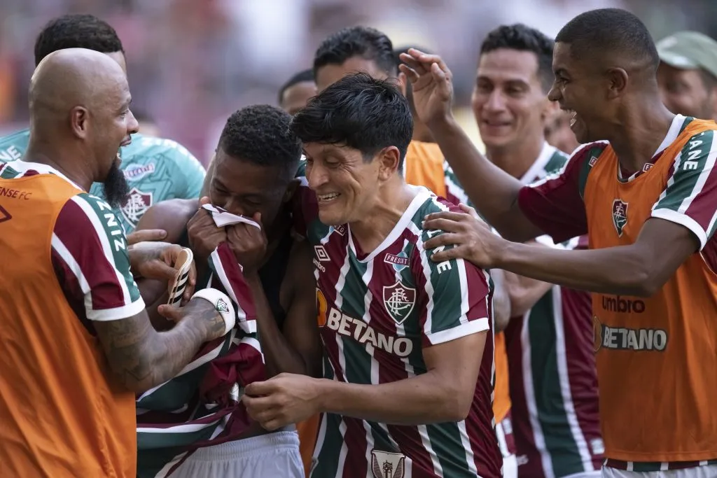 Keno, do Fluminense comemora seu gol com Germán Cano jogador da sua equipe durante partida contra o Portuguesa-RJ no Maracanã, pelo Campeonato Carioca 2023. Foto: Jorge Rodrigues / AGIF
