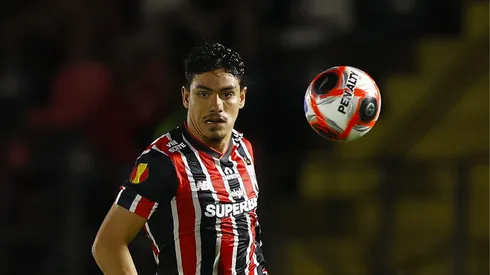 Moreira, do São Paulo, contra o Botafogo-SP. Foto: Thiago Calil/AGIF