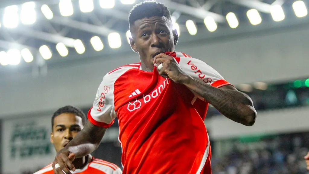 Vitão em partida contra o Grêmio no Couto Pereira / Foto: Lucas Gabriel Cardoso/AGIF