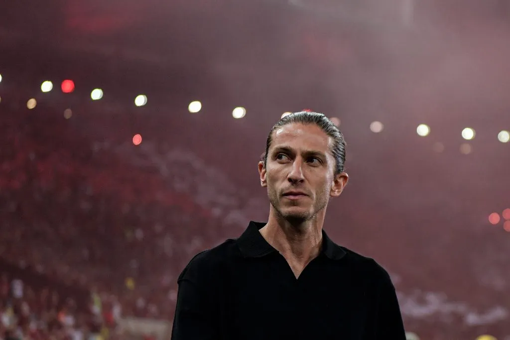 Filipe Luís está impressionado com Juninho em campo – Foto: Thiago Ribeiro/AGIF