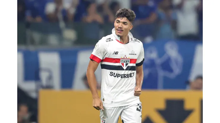 William Gomes jogador do Sao Paulo comemora seu gol durante partida contra o Cruzeiro no estadio Mineirao pelo campeonato Brasileiro A 2024. Foto: Gilson Lobo/AGIF