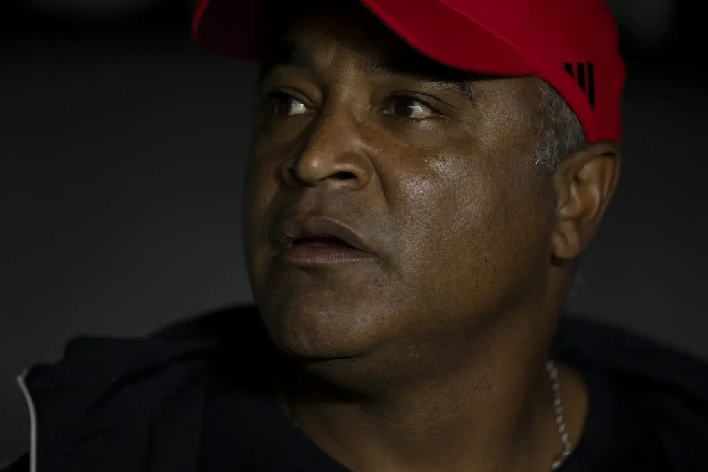 RJ – RIO DE JANEIRO – 21/11/2024 – BRASILEIRO A 2024, VASCO X INTERNACIONAL – Roger Machado tecnico do Internacional durante partida contra o Vasco no estadio Sao Januario pelo campeonato Brasileiro A 2024. Foto: Jorge Rodrigues/AGIF