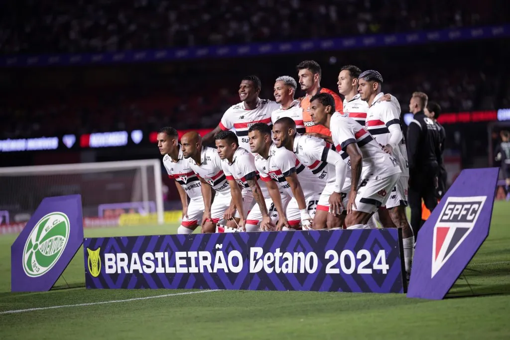 Jogadores do São Paulo posam para foto antes na partida contra Juventude no Morumbi, pelo Campeonato Brasileiro A 2024. Foto: Ettore Chiereguini / AGIF