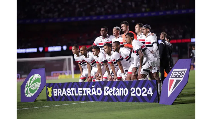 Jogadores do São Paulo posam para foto antes na partida contra Juventude no Morumbi, pelo Campeonato Brasileiro A 2024. Foto: Ettore Chiereguini / AGIF